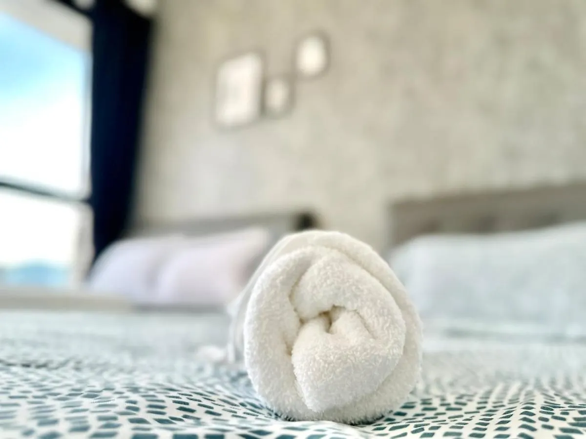 The Society Apartment George Town 3Br 10 Pax Malezya